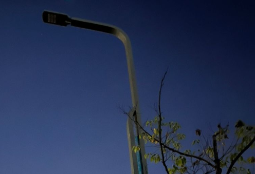 慈溪三灶潭路修好后路灯成摆设 路人摸黑