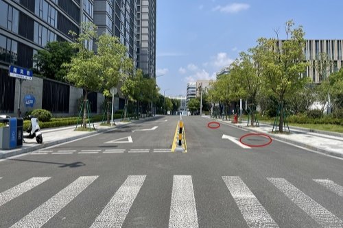 3个窨井盖异响不断，沿路居民备受困扰